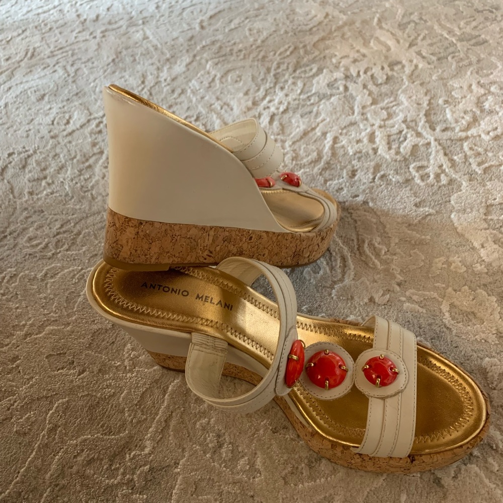 Antonio Melani Beige Wedge Shoe Sz 10